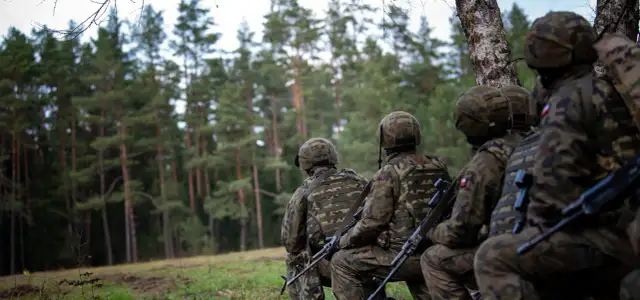 Gdzie odbywa się dobrowolna zasadnicza służba wojskowa w Polsce?