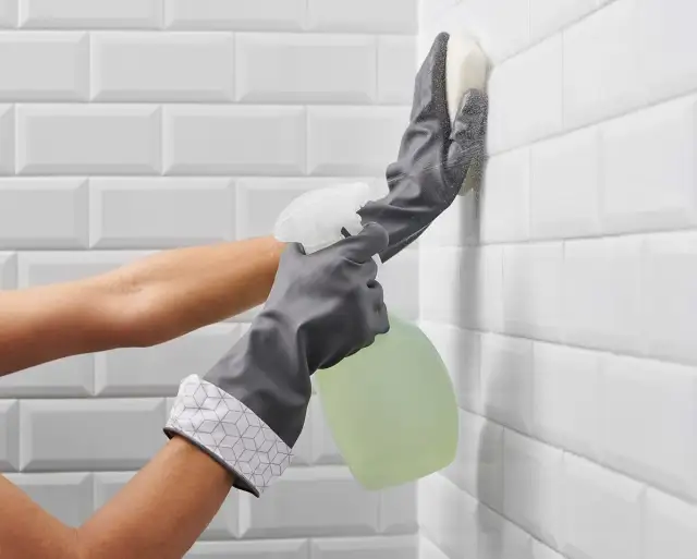 Jak usunąć kamień z kafelek - skuteczne metody na limescale