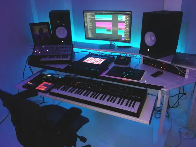 Komputery w muzyce: jak tworzyć i produkować utwory?