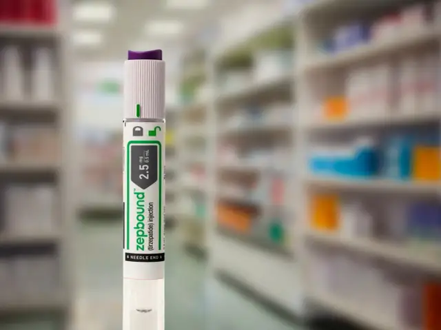 Zepbound, wstrzykiwacz z dawką 2,5 mg/0,5 ml, gotowy do użycia w aptece.
