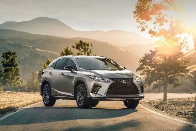 Jaki suv z usa warto wybrać? porównanie modeli, ceny i opinie ekspertów