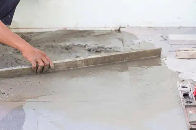 Trwały beton na posadzkę: Jak zrobić go samemu i uniknąć błędów