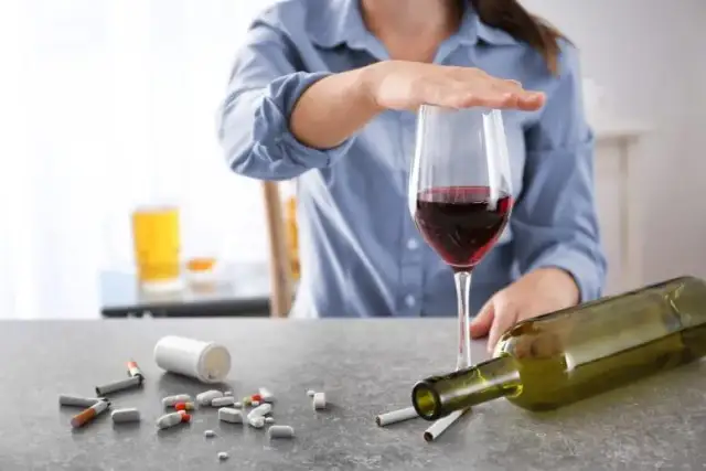 Czy można pić alkohol przy antydepresantach? Ryzyko i skutki uboczne