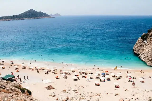 Ile trwa lot z Warszawy do Bodrum? Sprawdź czas podróży i więcej