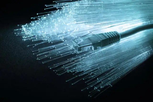 Gdzie zgłosić zerwany kabel telefoniczny? Ważne informacje i kontakty