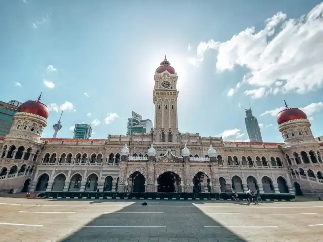 Sultan Abdul Samad Building, wspaniała architektura w sercu stolicy Malezji, Kuala Lumpur.