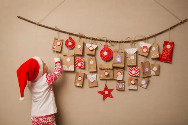 Jak zrobić kalendarz adwentowy z kartonu? DIY krok po kroku