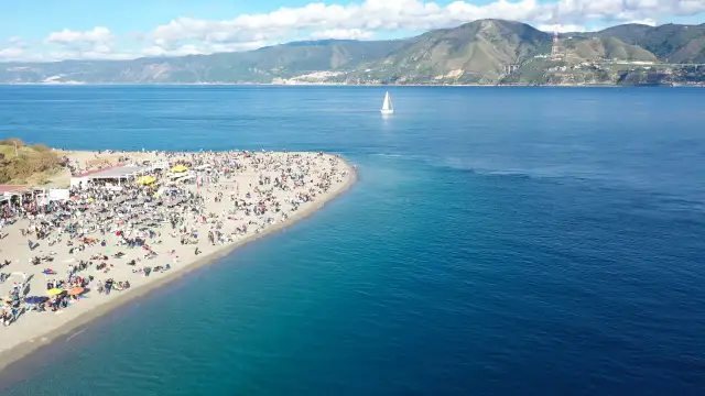 Spiagge Messina: Guida Ionio & Tirreno per Vacanze Perfette