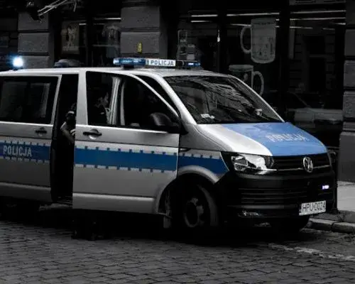 Kiedy policja przychodzi do domu: poznaj swoje prawa i obowiązki