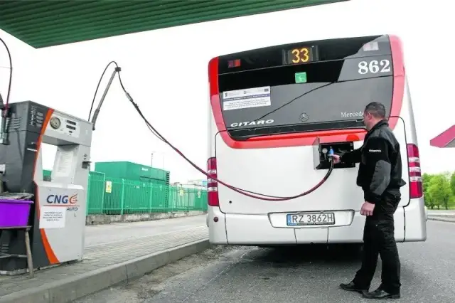 Ile pali bus? Sprawdź, jak różne autobusy zużywają paliwo