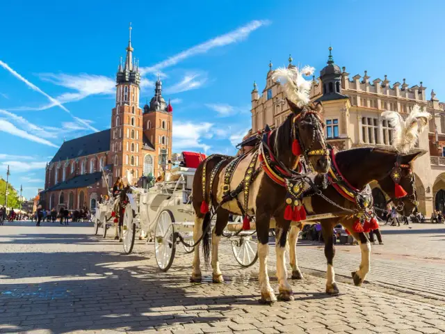 Ile kosztuje nocleg w Krakowie 2026 - planuj budżet!