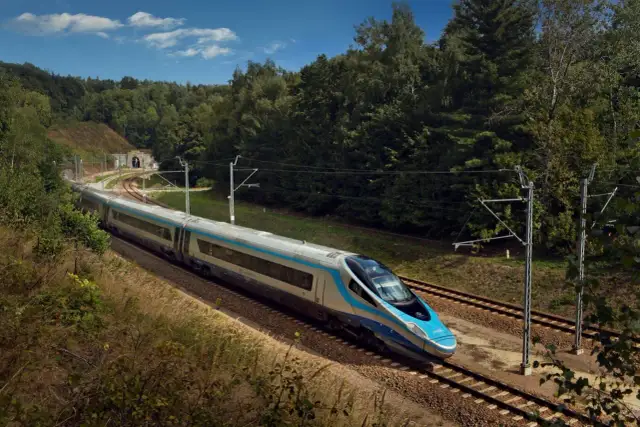 Z Wrocławia do Zakopanego: Wszystko o podróży pociągiem w 2025