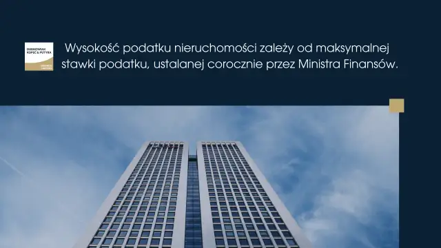 Dwa nowoczesne wieżowce na tle błękitnego nieba z chmurami.
