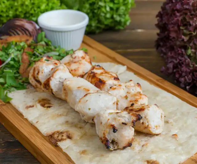 Falafel kebab: Smak, skład, kalorie. Czy to zdrowszy kebab?