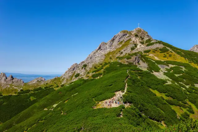 Gdzie leży Giewont? Odkryj jego znaczenie i okoliczne atrakcje