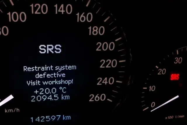 SRS w Mercedes-Benz: jak działa, diagnoza i najczęstsze problemy