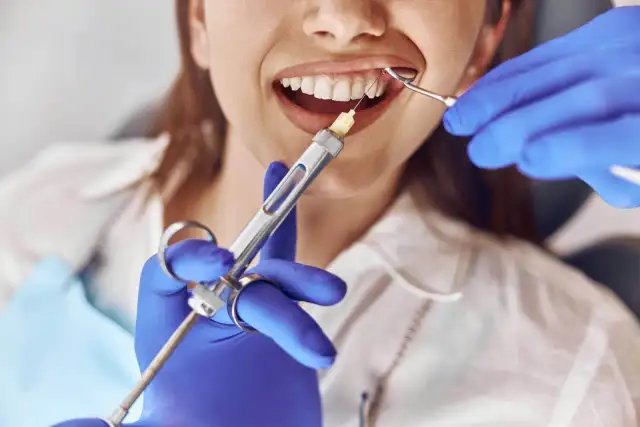 Czy znieczulenie u dentysty jest szkodliwe? Fakty i mity o bezpieczeństwie