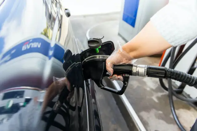 Co się stanie, gdy wlejesz benzynę do diesla? Potencjalne szkody