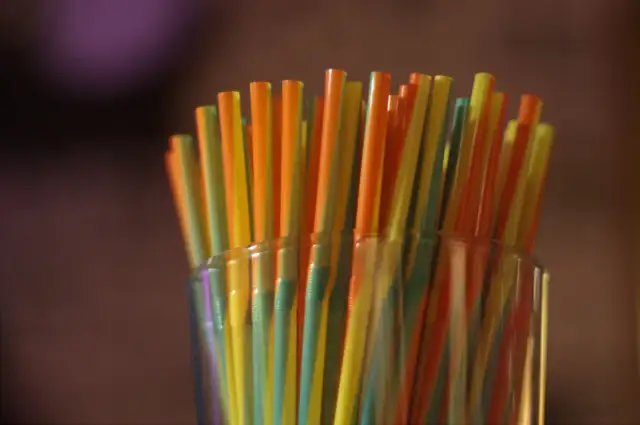 Słomki plastikowe zakazane? Wybierz idealną eko alternatywę!