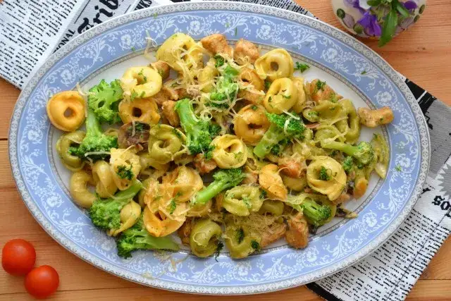 Pomysły na podanie tortellini z mięsem, które zachwycą gości