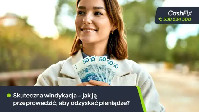 Uśmiechnięta kobieta trzyma polskie banknoty 50 zł. Skuteczna windykacja polubowna to klucz do odzyskania pieniędzy.