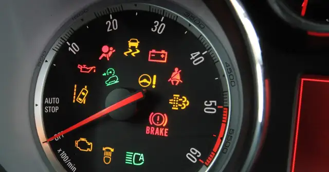 Kontrolki Opel Meriva - Co oznaczają i czy zawsze trzeba mechanika?