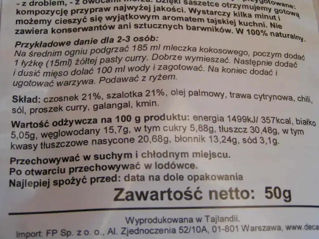 Żółta pasta curry w słoiku, składniki i wartości odżywcze.