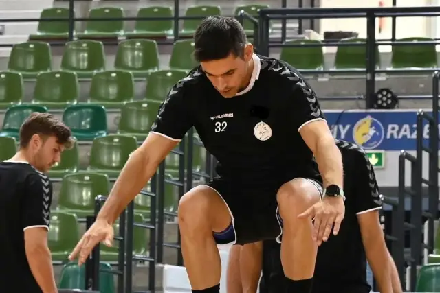 Angel Fernandez w akcji, gotowy do skoku.