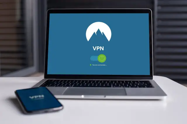 Jak używać VPN, aby zwiększyć bezpieczeństwo w sieci i chronić prywatność