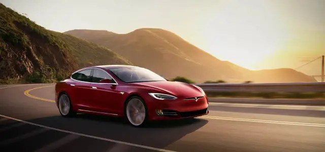 Tesla ile do setki – niesamowite osiągi, które zaskoczą każdego