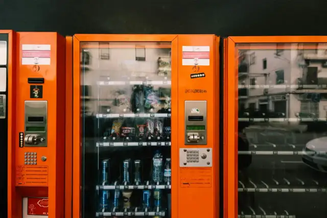 Ile prądu zużywa automat vendingowy i jak obniżyć koszty energii