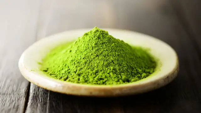 Matcha dla dzieci: od kiedy bezpieczna? Kofeina i ryzyko