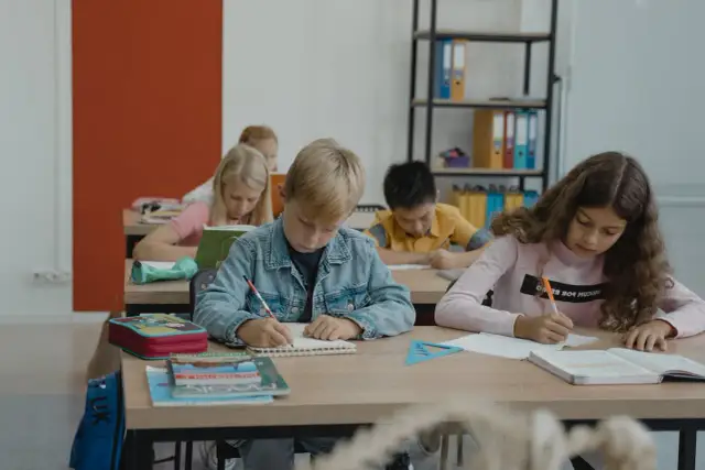 Fobia szkolna: co robić? Rozpoznaj objawy i pomóż dziecku wrócić do szkoły
