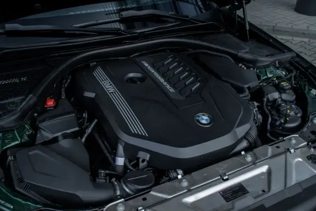 Silnik BMW M Performance. Chcesz wiedzieć, jak obliczyć moc silnika spalinowego? Ten potężny motor to świetny przykład.