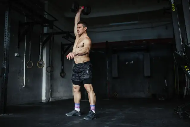Co to jest CrossFit? Odkryj trening, który zmienia ciało i umysł.