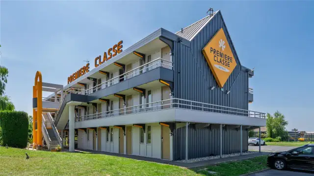 Hôtel Première Classe : Réservez Facilement & Économique