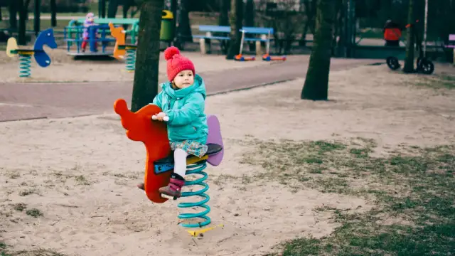 Czy można się bawić na placu zabaw? Pełny przewodnik dla rodziców.
