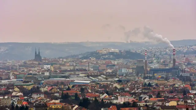 Emisje CO2 w Europie: Dane, wyzwania i przyszłość neutralności UE