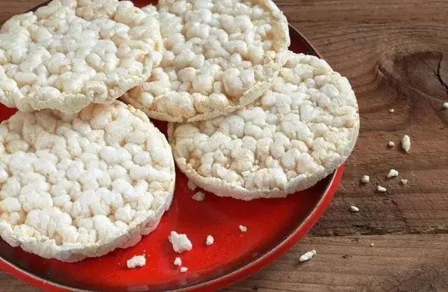 Czy pies może jeść wafle ryżowe? Sprawdź, co musisz wiedzieć!