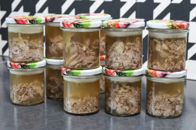 Jak przechowywać galaretę wieprzową? Sprawdzone metody i porady