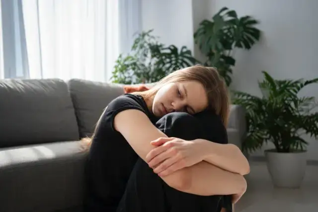 Fizyczne objawy nerwicy depresyjnej: Czy Twoje ciało woła o pomoc?