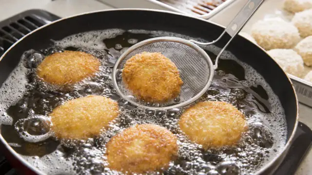 Masa de croquetas perfecta - Trucos para que no se rompan al freír