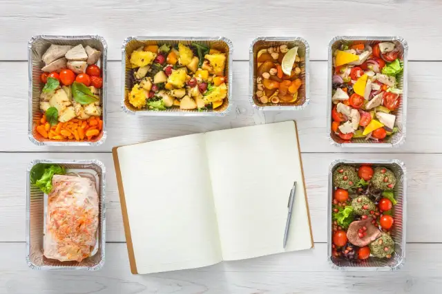 Catering: Ile za osobę? Ceny, porady i jak nie przepłacić