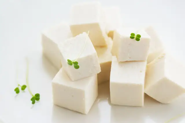 Jak zrobić tofu w domu? Prosty przepis krok po kroku
