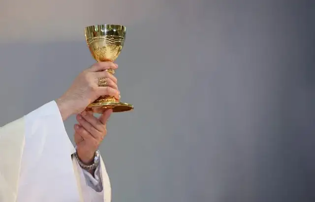 Czy pasterka liczy się jako msza bożonarodzeniowa? Oto prawda