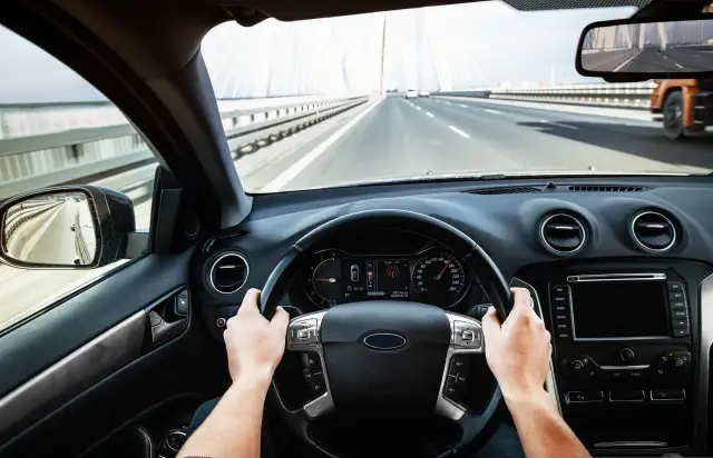 Bicie na kierownicy - Dlaczego auto drży i co sprawdzić najpierw?