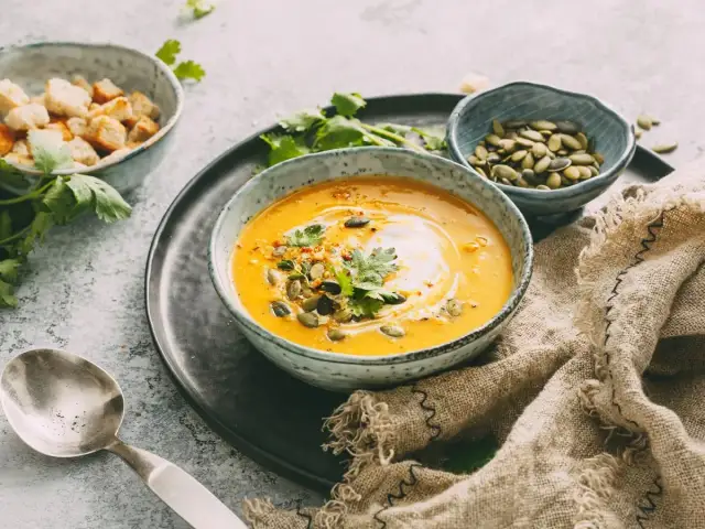 Kürbis-Curry-Suppe: Cremig, einfach, in 30 Minuten fertig!