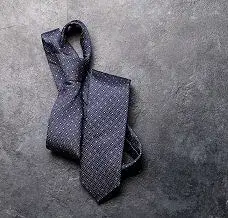 Jak nosić krawat bolo: 5 stylizacji, które Cię zaskoczą