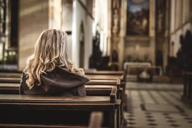 Miłość do księdza czy to grzech? Zrozum swoje uczucia i moralność