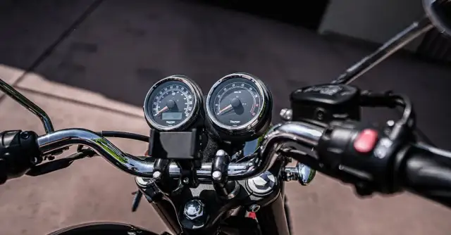 Jak odblokować Yamaha X Max 125 - Przewodnik po prędkości